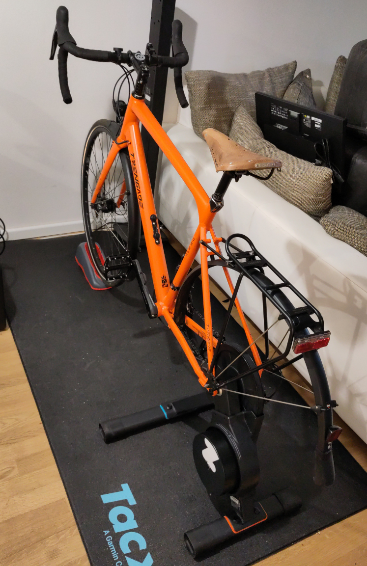 Fahrrad von der Seite im Hub