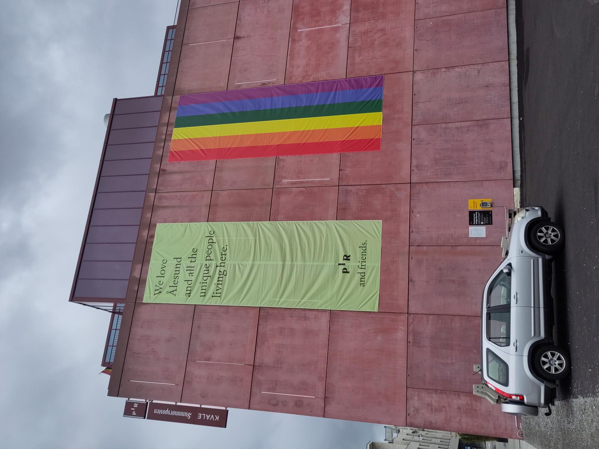 Regenbogendahne in Andalsnes