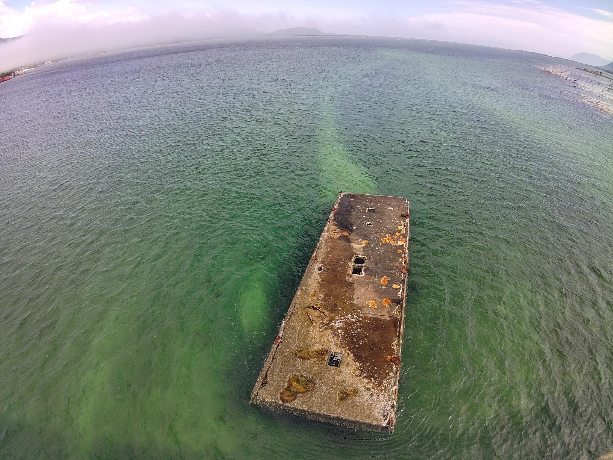 Betonklotz im Wasser